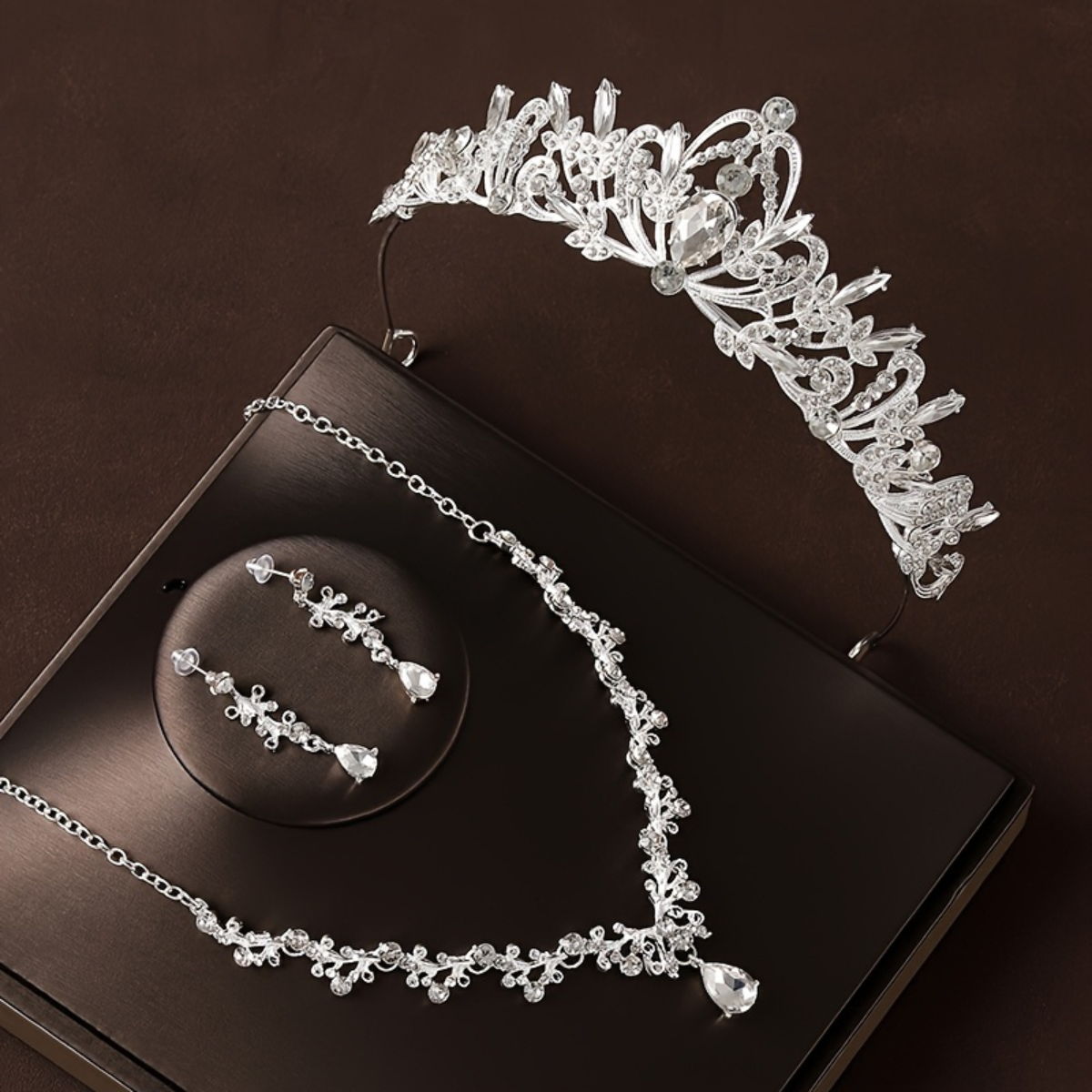 Set Tiara Collar Aretes para Quince Años o Novia – Brillo Elegante de Cristal