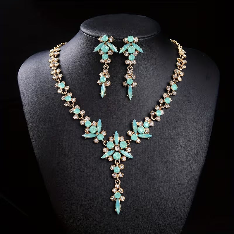 Collar elegante para dama azul claro