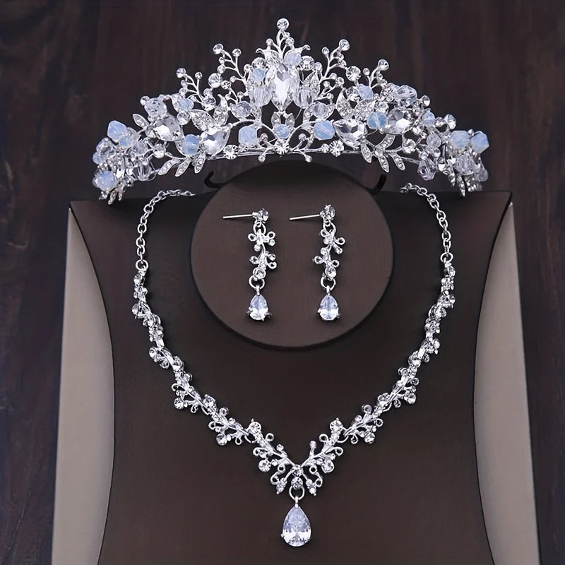Set de Tiara, Collar y Aretes Realeza Plateado