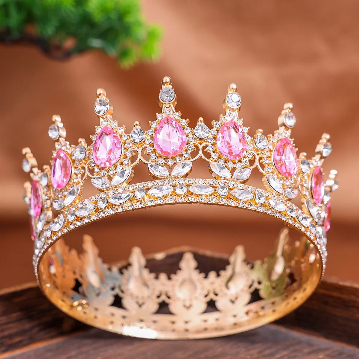 Corona Real de Lujo con Cristales – Disponible en Verde Esmeralda Rosa Tornasol y Vinotinto - Rosa - Corona