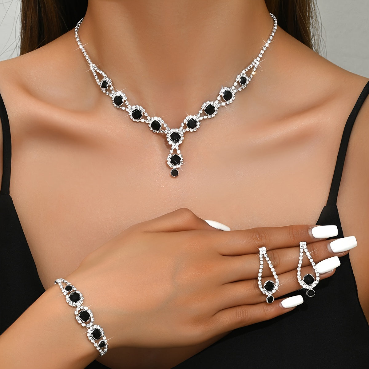 Set Joyería con Cristales Plateados – Collar Pulsera y Aretes Elegantes - Collares