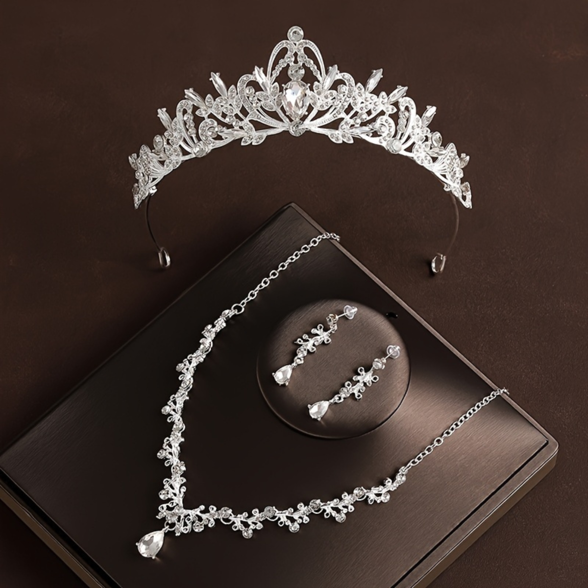 Set Tiara Collar Aretes para Quince Años o Novia – Brillo Elegante de Cristal