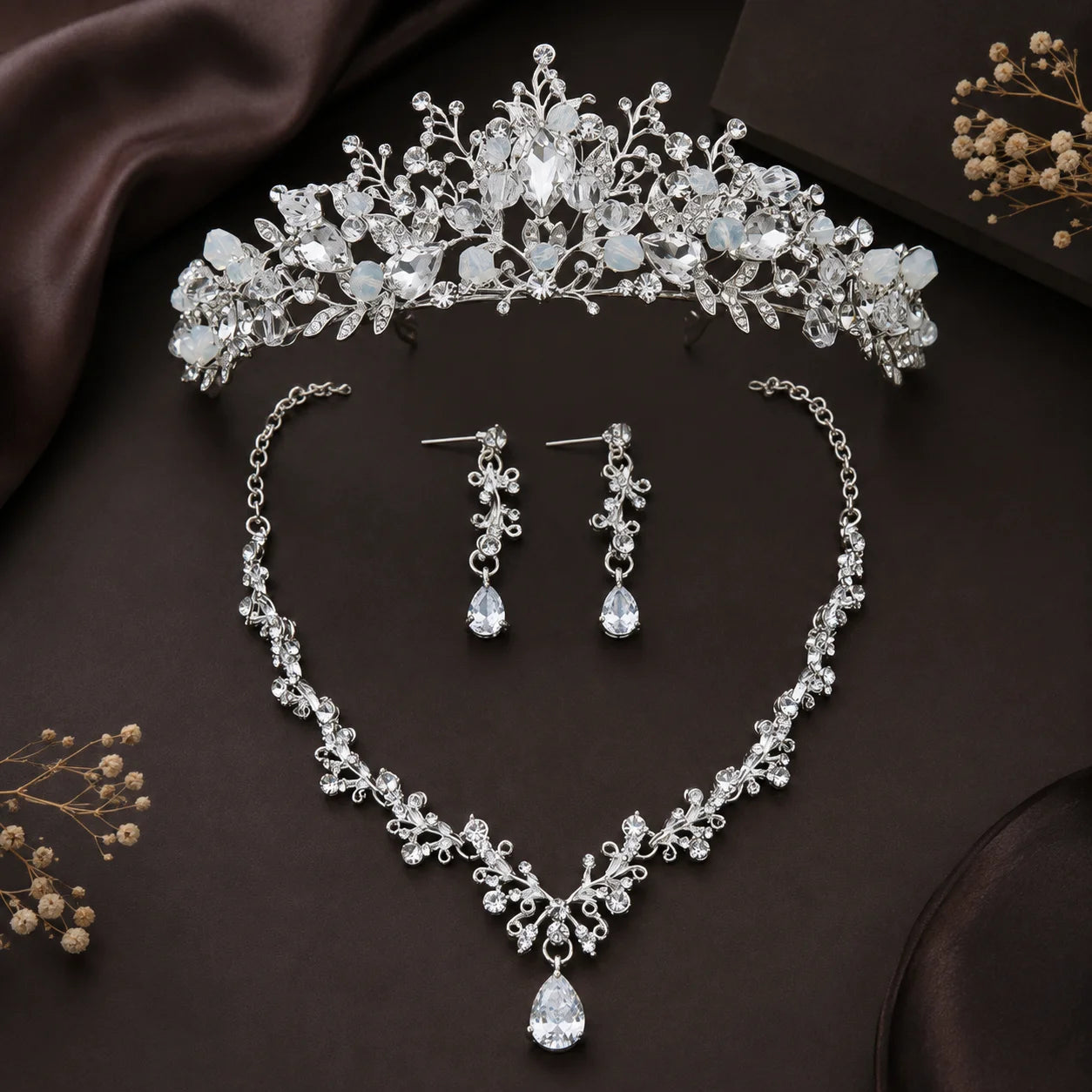 Set de Tiara, Collar y Aretes Realeza Plateado