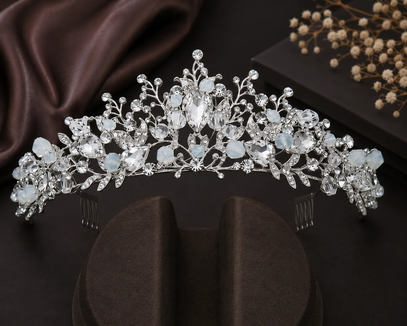 Set de Tiara, Collar y Aretes Realeza Plateado