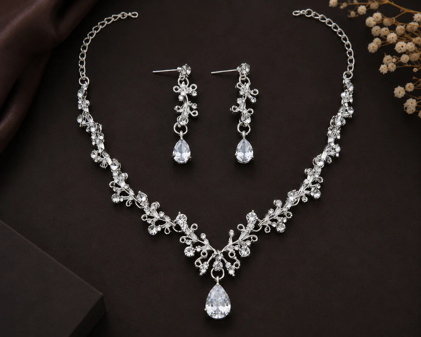 Set de Tiara, Collar y Aretes Realeza Plateado