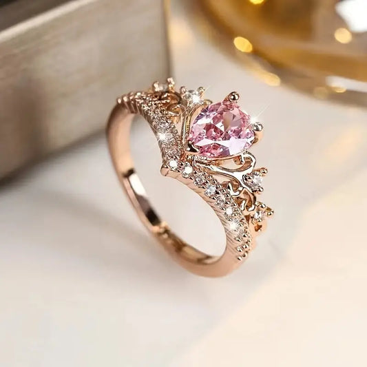 Anillo princesa corona dorada piedra rosa quinceañera Colombia