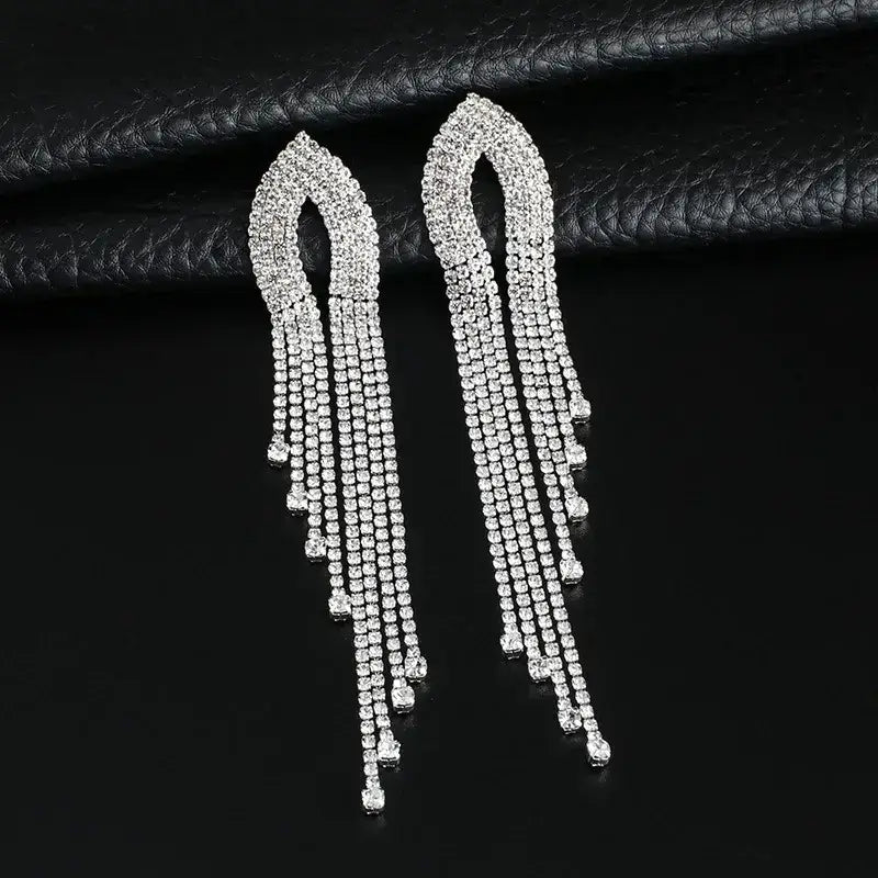 Aretes brillantes elegantes fiesta eventos mujer Colombia