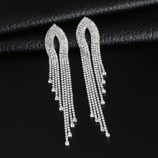 Aretes brillantes elegantes fiesta eventos mujer Colombia