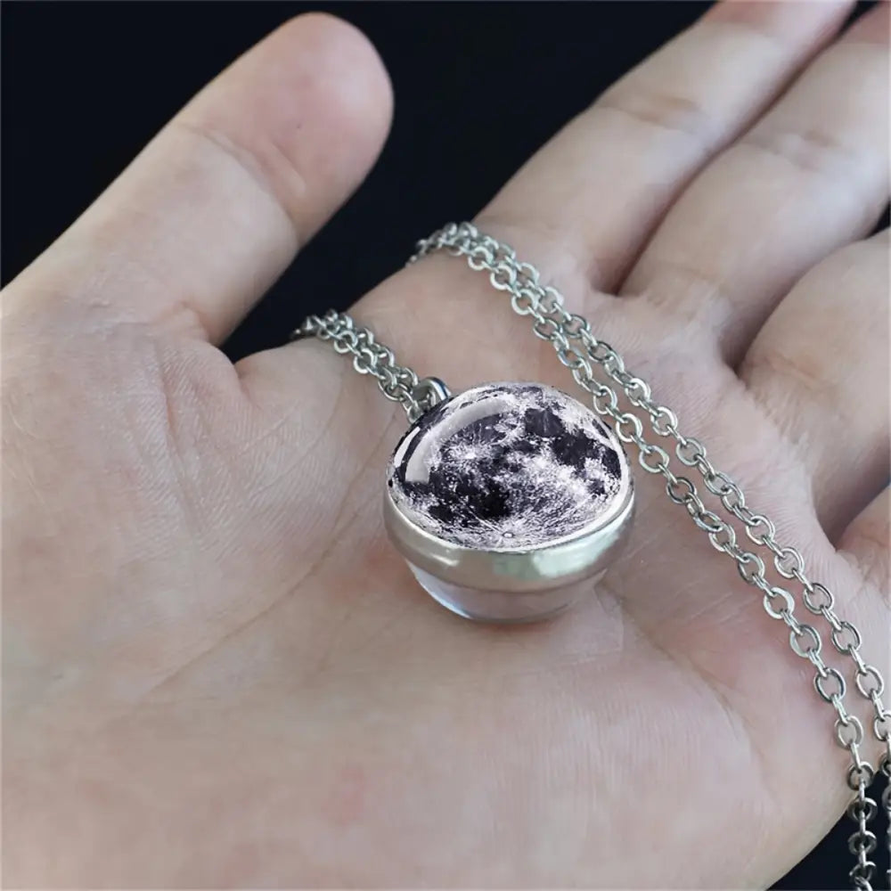 Collar galaxia espacio dije metálico vista frontal – Sepia Moda y Más