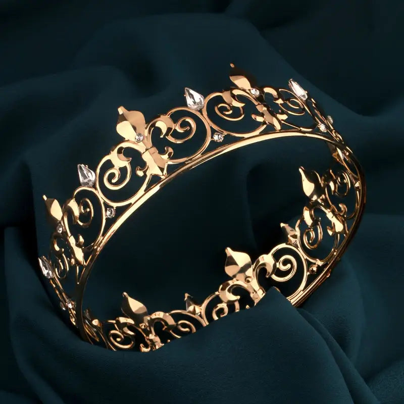 Detalle corona dorada estructura firme metal resistente – Sepia Moda y Más