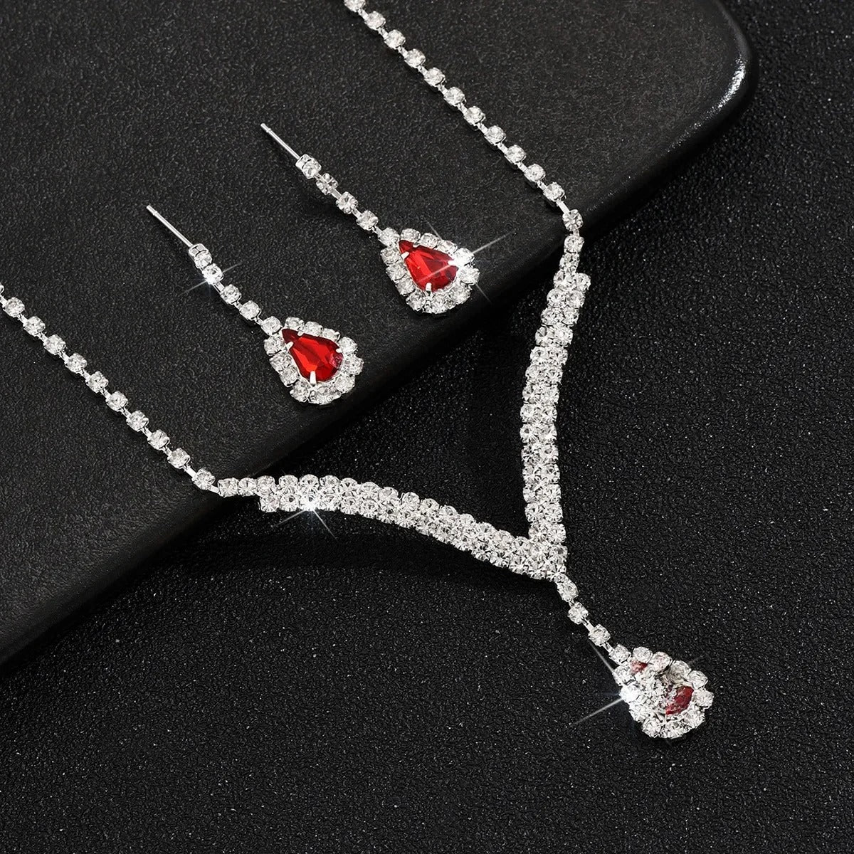 Set Collar y Aretes Plateados – Joyería para Bodas y Eventos - Rojo - Collares