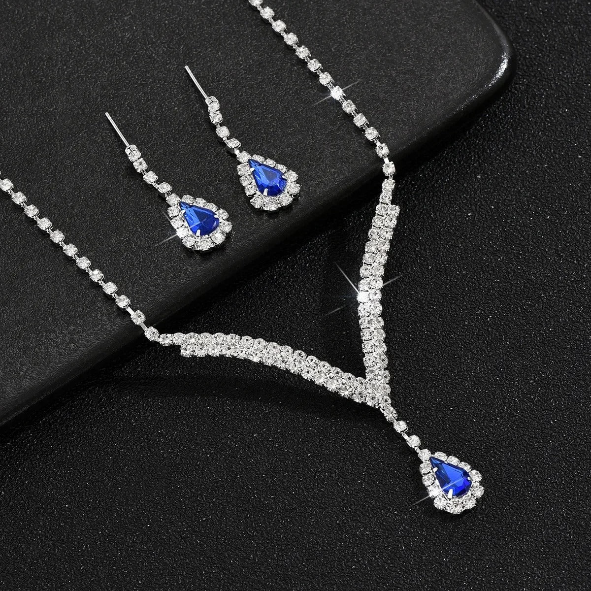 Set Collar y Aretes Plateados – Joyería para Bodas y Eventos - Azul - Collares