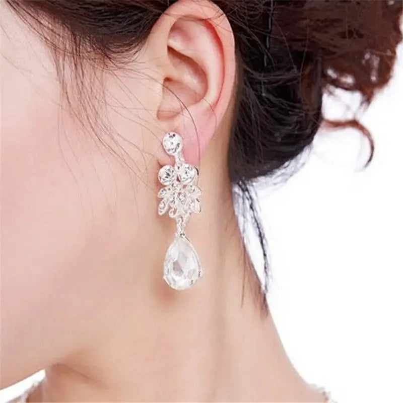 Set joyería collar aretes cristales blancos elegancia Colombia