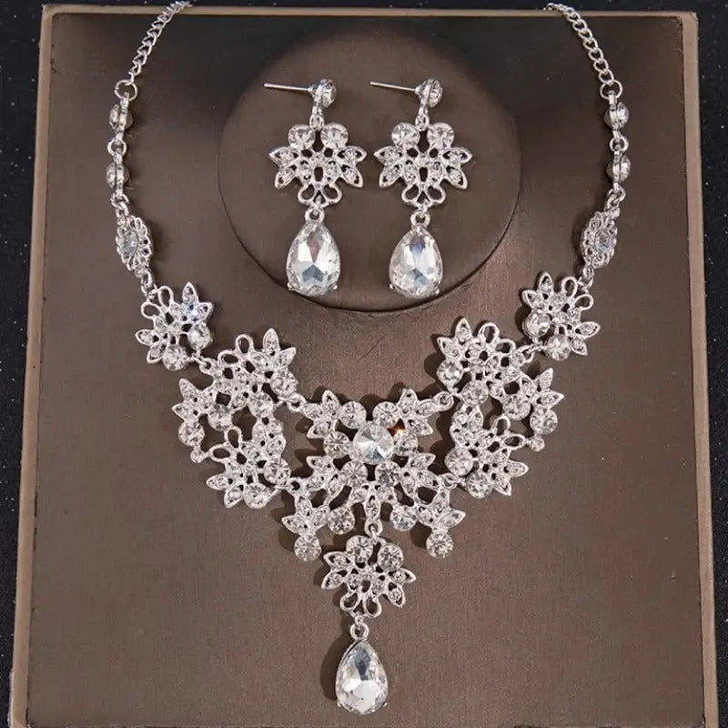 Set joyería collar aretes cristales blancos elegancia Colombia